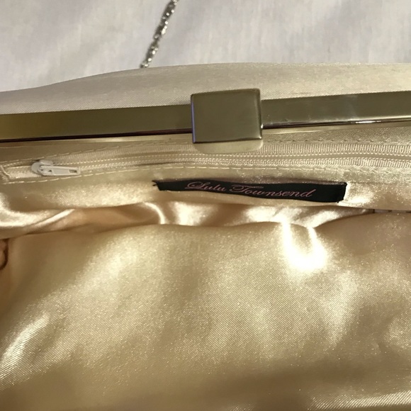 Satin ivory purse with chain - Picture 3 of 5